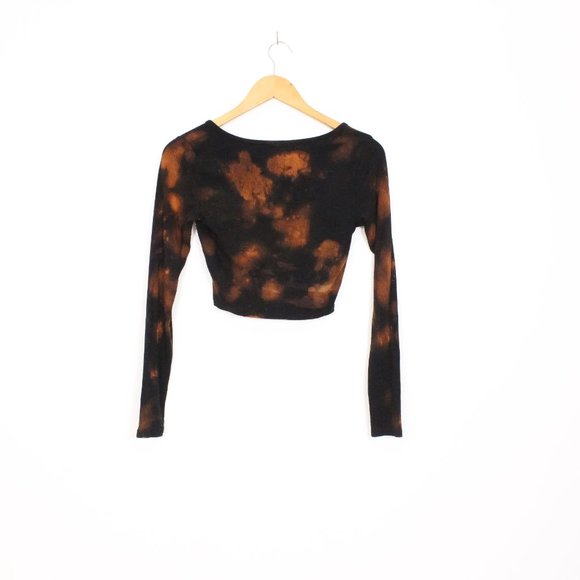 *Garage Notched Acid Washed Black Long Sleeve Cropped Top - Picture 6 of 6